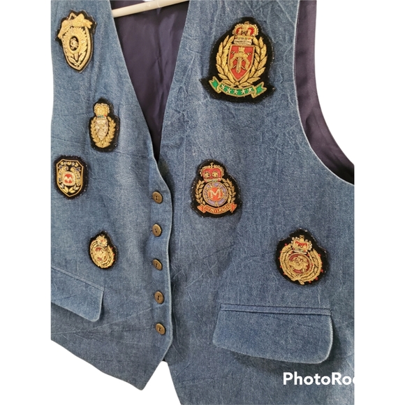 Woman's Vest - Picture 9 of 13